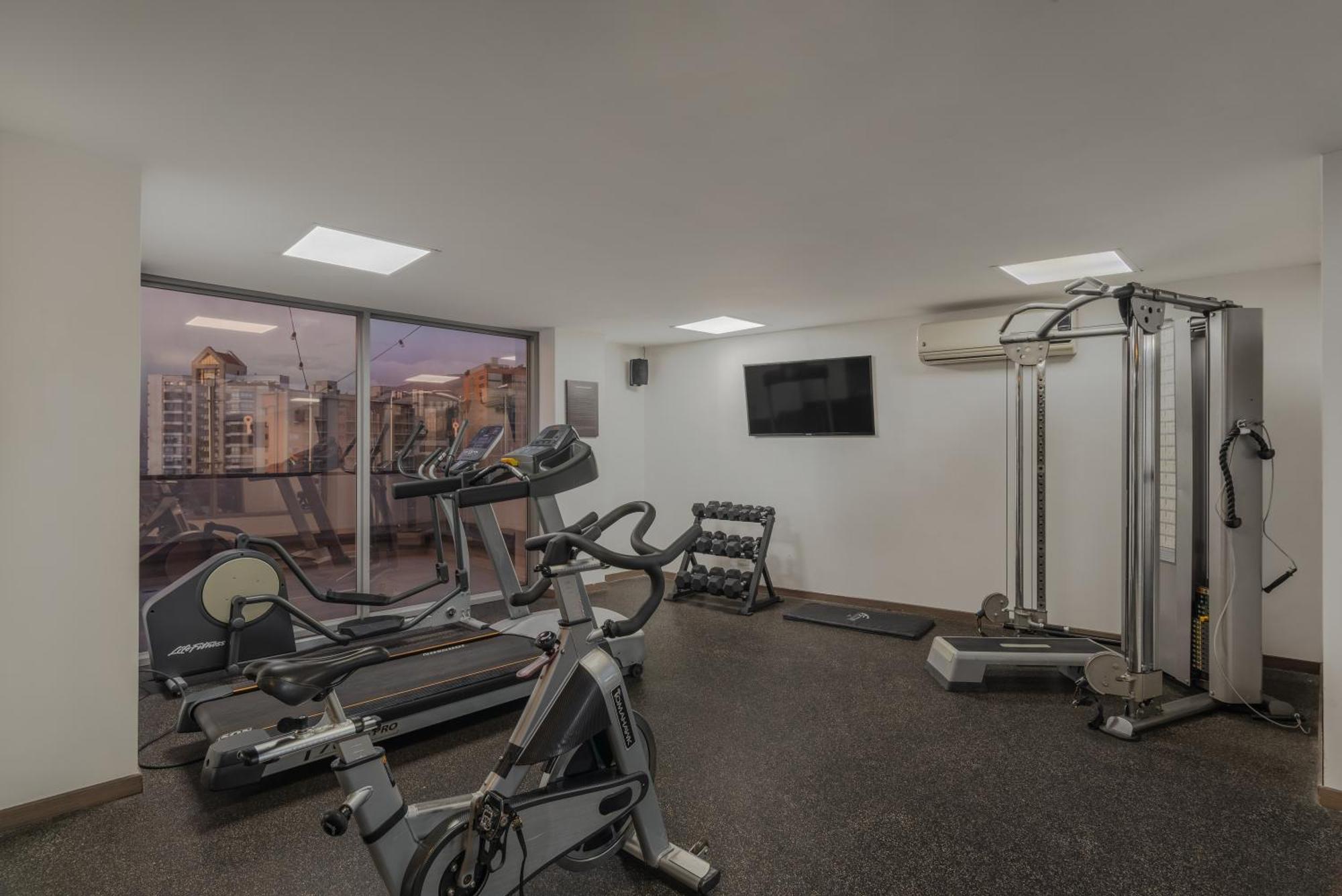 فندق سايتس ميديلين المظهر الخارجي الصورة The gym at the hotel