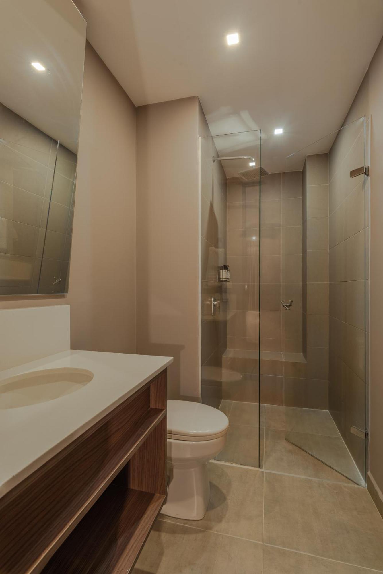 فندق سايتس ميديلين المظهر الخارجي الصورة A shower enclosure