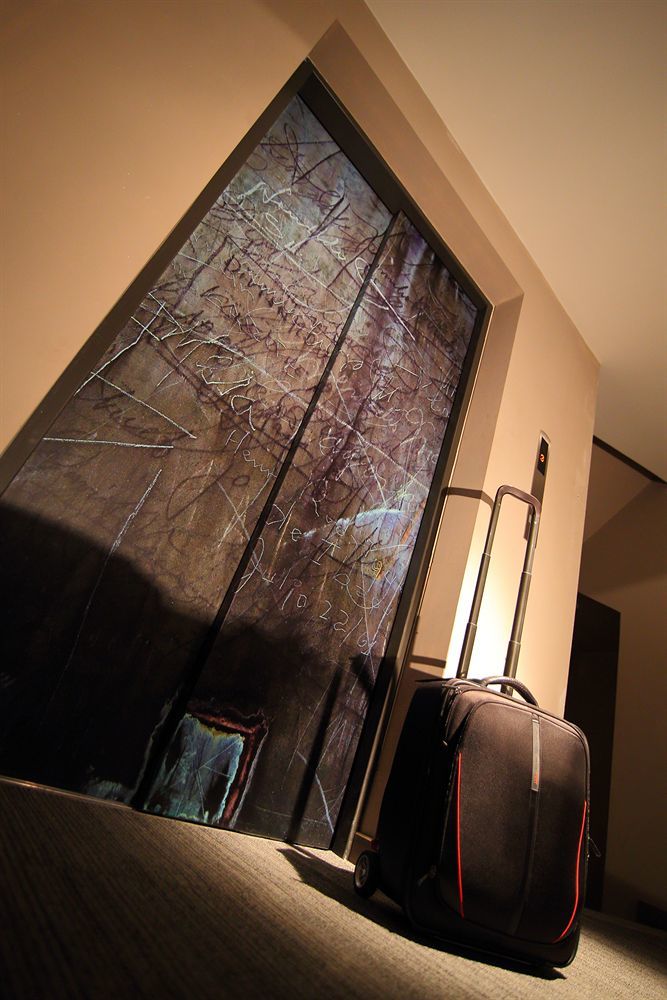 فندق سايتس ميديلين المظهر الخارجي الصورة Marble wall