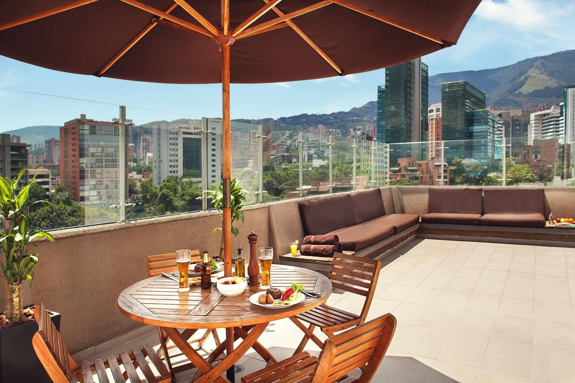 فندق سايتس ميديلين المظهر الخارجي الصورة A patio